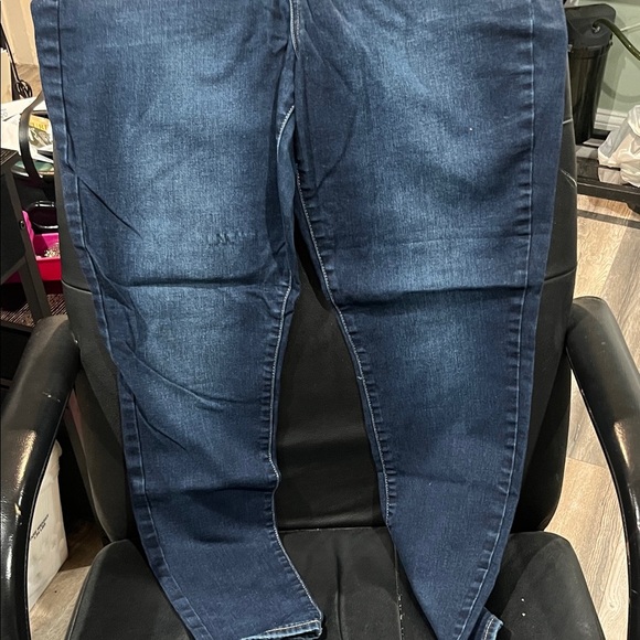 ⚡️⚡️⚡️SO Bundle of 4 jeans All colors Women's Skinny Jeans used - Picture 2 of 15